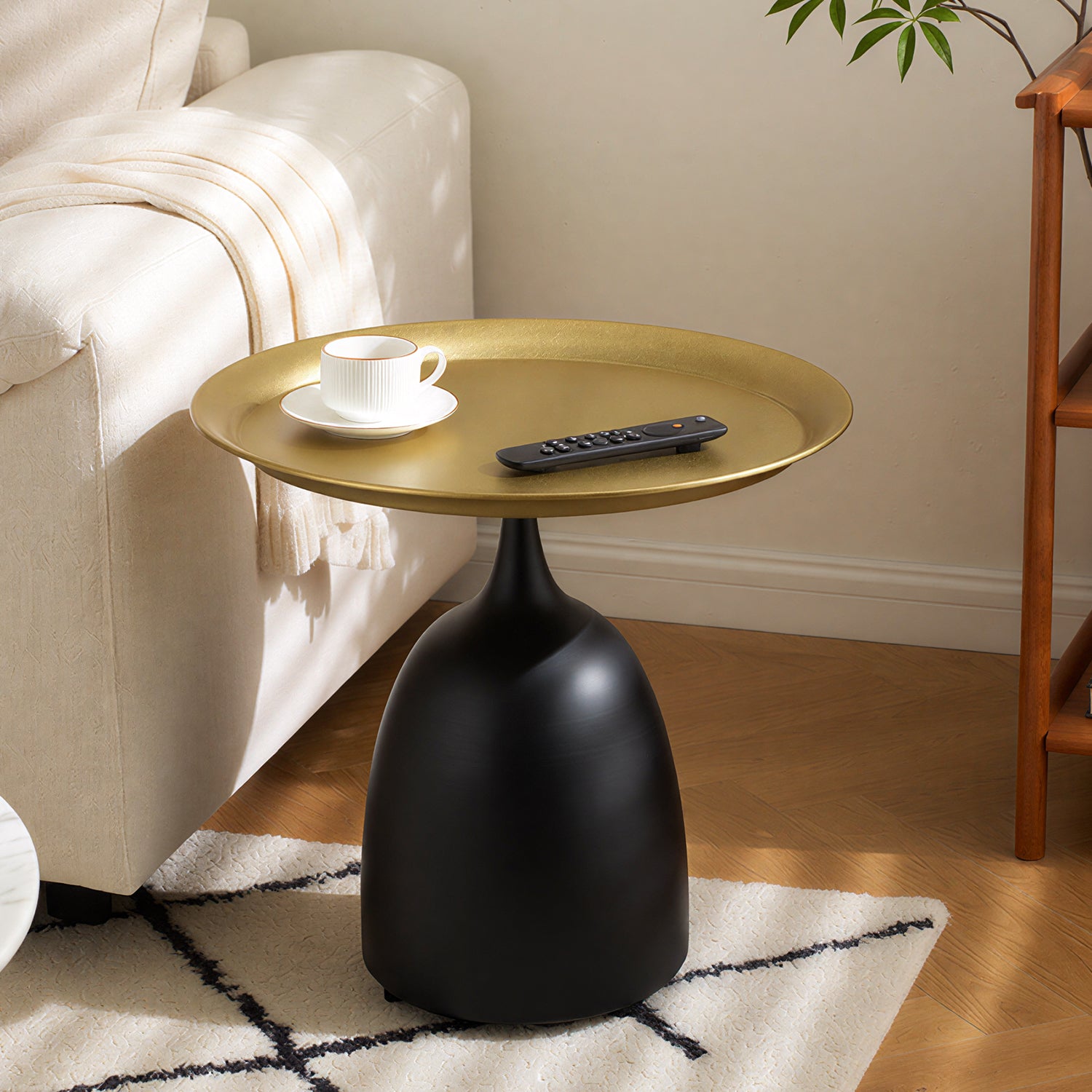 Black-Gold Glam | Coffee Table | Unique Lacquered Iron Coating